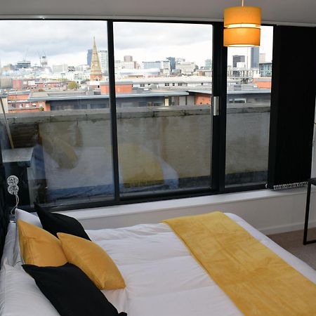 Penthouse - Amazing City Skyline Views - Balcony - Free Extra 2 Hours - Free Parking - Utilita Arena - Bullring Shopping - New St Station- Super King Size Bed برمنغهام المظهر الخارجي الصورة