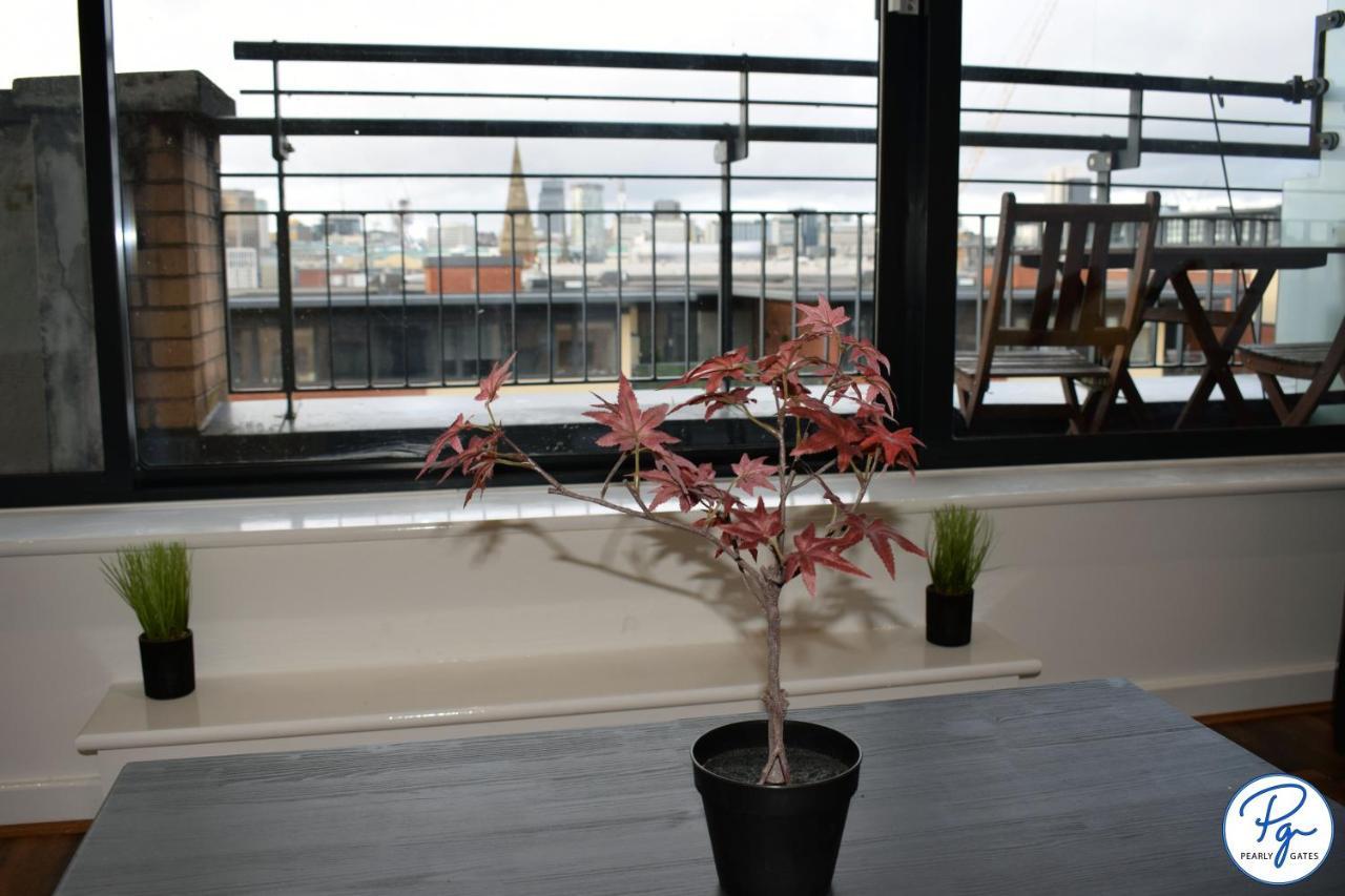 Penthouse - Amazing City Skyline Views - Balcony - Free Extra 2 Hours - Free Parking - Utilita Arena - Bullring Shopping - New St Station- Super King Size Bed برمنغهام المظهر الخارجي الصورة