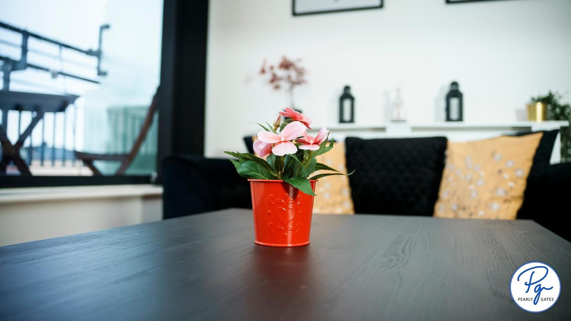Penthouse - Amazing City Skyline Views - Balcony - Free Extra 2 Hours - Free Parking - Utilita Arena - Bullring Shopping - New St Station- Super King Size Bed برمنغهام المظهر الخارجي الصورة
